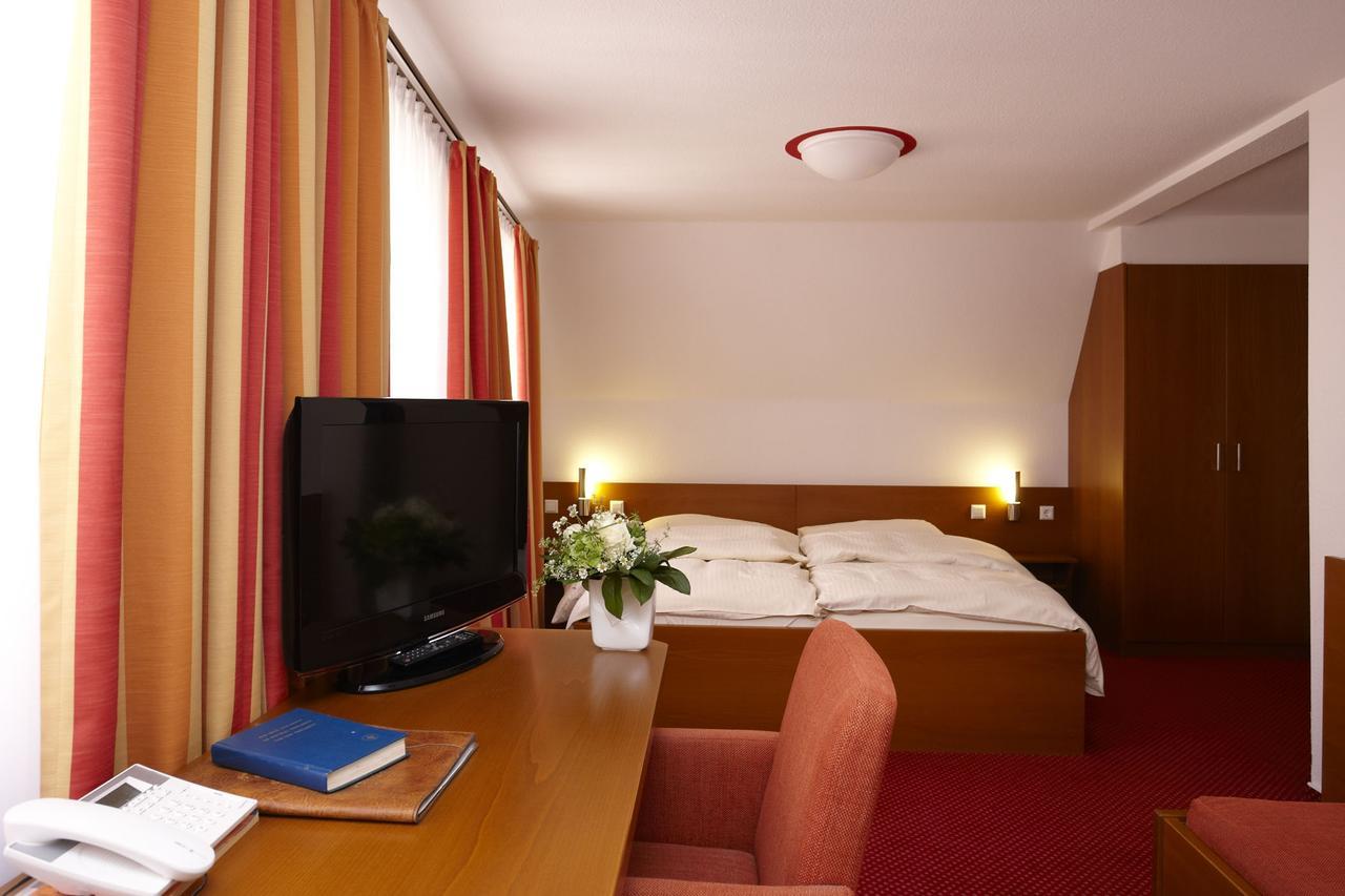 Brauereigasthof-Hotel Roter Ochsen Ellwangen Esterno foto